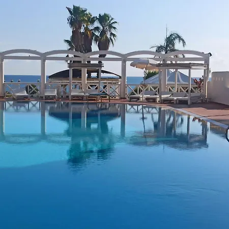 ホテル La Corvetta モノーポリ