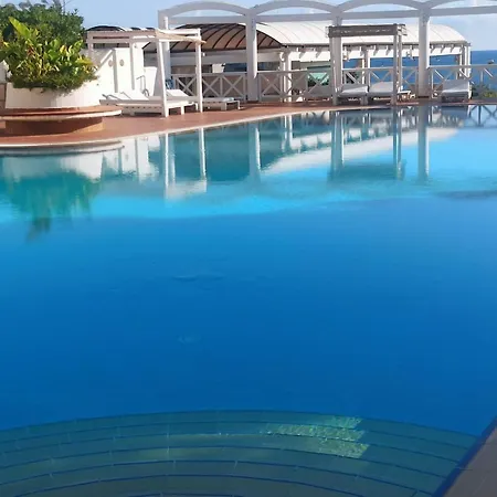 ホテル La Corvetta