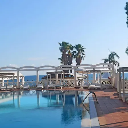 ホテル La Corvetta モノーポリ