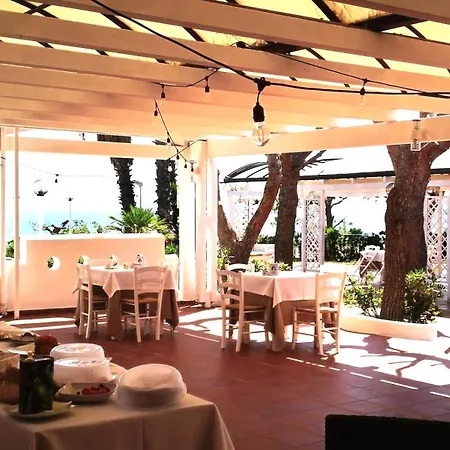 ホテル La Corvetta モノーポリ