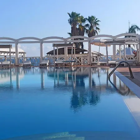 La Corvetta ホテル 2*