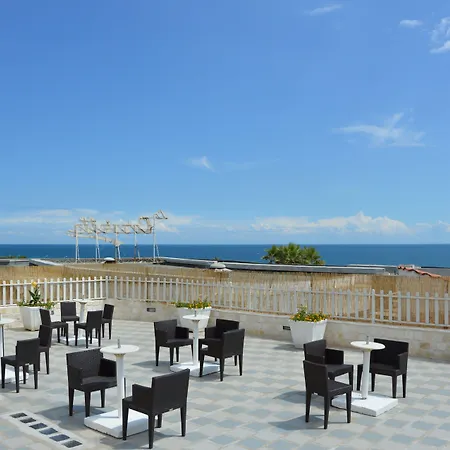 La Corvetta ホテル モノーポリ