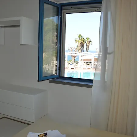 Ξενοδοχείο La Corvetta 2*