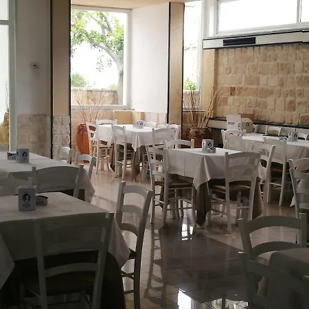 La Corvetta ホテル モノーポリ