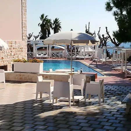 La Corvetta ホテル 2*